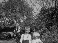 Ponkkala(46)  Sisarukset Esko (s. 1934) ja Alli (27.1.1938 - 5.1.1961) Ponkkala,