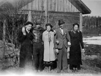 koivula(43)  Vasemmalta Helvi Rajala, Martti Tähtinen (1.5.1918 - 31.1.1971), Elvi Tähtinen (myöhemmin Kauranen, 2.5.1921 - 21.2.1999), tunnistamaton mies ) ja Martin kaksoissisko Maire Tähtinen (myöhemmin Jaakkola)