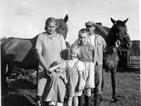 lamminmaki(130)  Salosen perhe: äiti Helmi, isä Ilmari, Eero Anna-Liisa ja Eeva