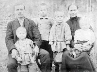 lamminmaki(62)  Viljam (6.11.1883 - 30.1.1951), Olga (15.10.1876 - 6.3.1961), Viljam, Hannes (kutsumanimi Hanne, 11.7.1902 - 18.5.1936), Ilmari (26.4.1907 - 1.1.1970) ja Arvi Salonen