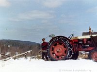 peltola(109)  Pauli Laine (s. 1949) tukin juonnossa
