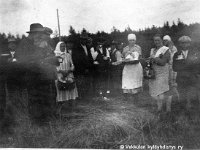 peltola(60)  Kahvitauko rukiinniittotalkoissa