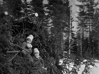 Pitk(56)  Arja (s. 1958) ja Eija (s. 1959) Lehtinen . Kytökallion kokolla