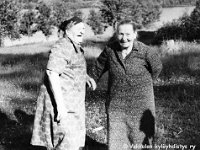 pullila(10)  Anna Rossi (o.s. Oksala, 7.9.1903 - 14.2.1986) ja tunnistamaton nainen