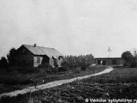 pullila(35)  Kalle Oksalan (22.8.1889 - 6.3.1968) kauppa eli Keskisen kauppa ja päärakennus.