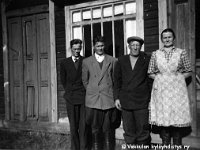 pullila(44)  Oikealta kauppiaspariskunta Tyyne (10.2.1894 - 23.5.1974) ja Kalle Oksala (22.8.1889 - 6.3.1968)