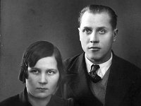 taarala(8)  Martta ja Mies Salminen kuvaamossa otetussa muotokuvassa